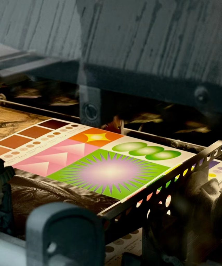 Printing factory workshop producing small commodity packaging