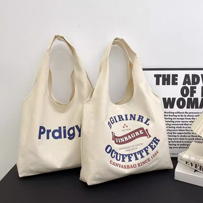 canvas tote bag reflecting a practical and stylish everyday design