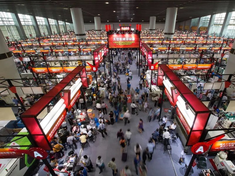Canton Fair exhibition hall crowded with international buyers